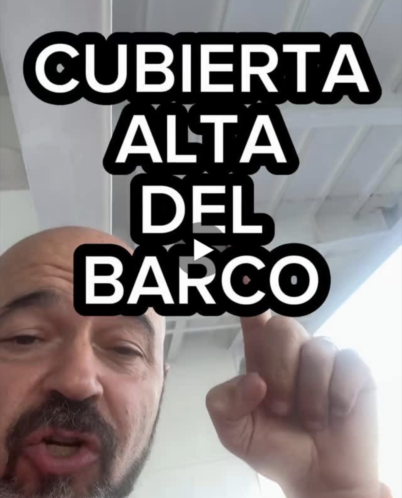 Cubiertas altas del barco vista obstruida